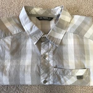 Arc'teryx Mens short sleeve shirt - SZ Large